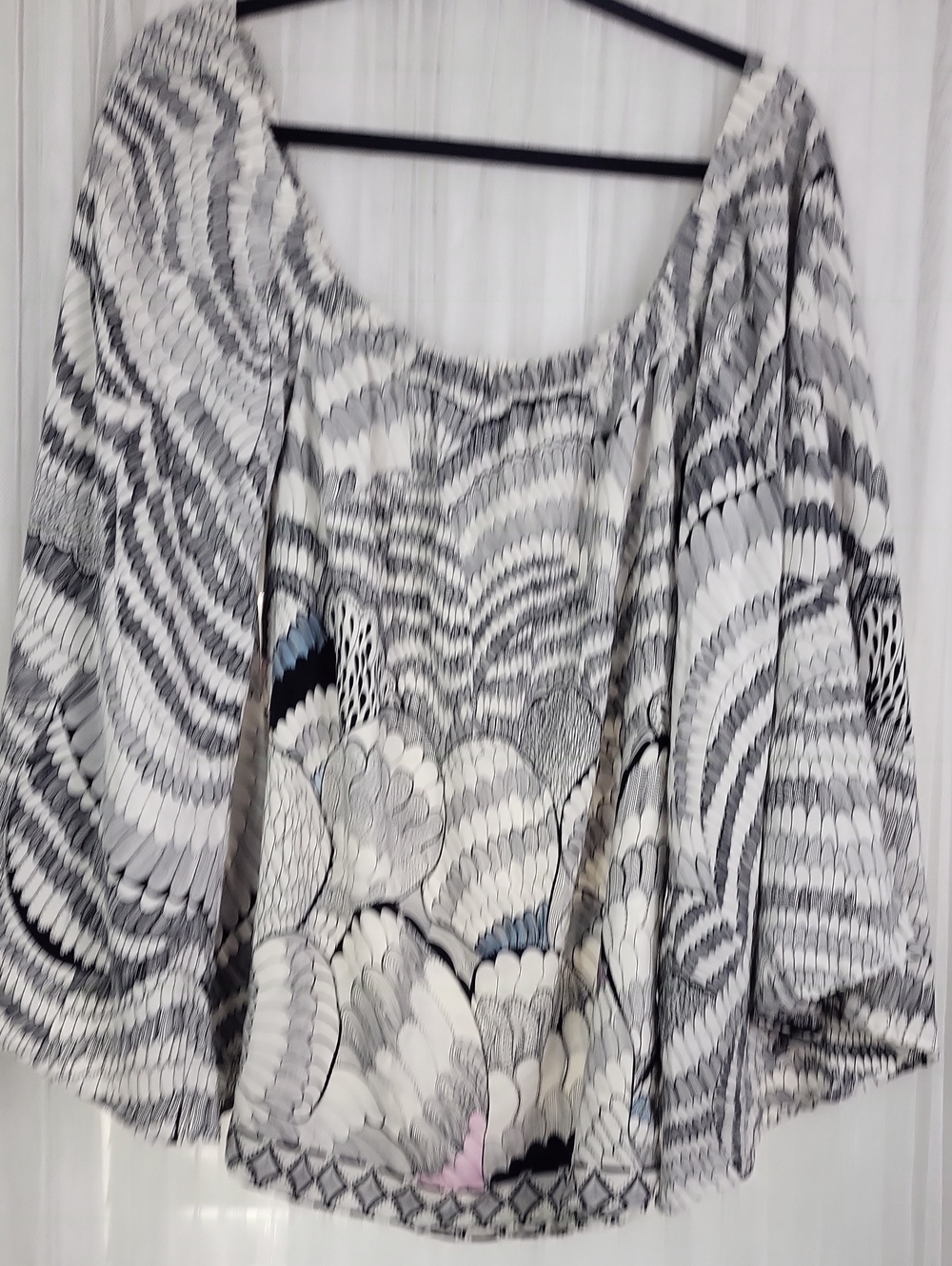Daughters of the Revolution 100% silk Printed Scoop Neck Tunic. M